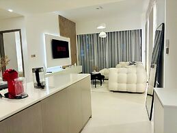 Luxury 1BR 5 star Apt Burj Khalifa View