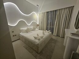 Luxury 1BR 5 star Apt Burj Khalifa View