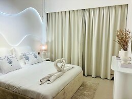Luxury 1BR 5 star Apt Burj Khalifa View