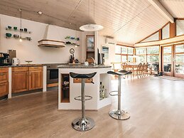 6 Person Holiday Home in Spottrup