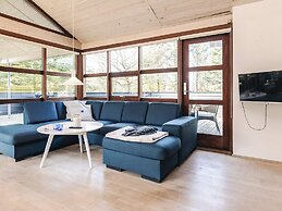 6 Person Holiday Home in Spottrup