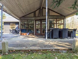 6 Person Holiday Home in Spottrup
