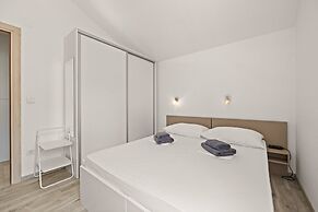 Sea View Vacation Apartment in Cres