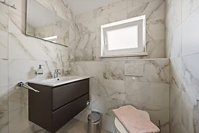 Sea View Vacation Apartment in Cres