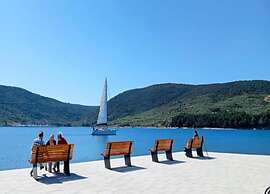 Sea View Vacation Apartment in Cres