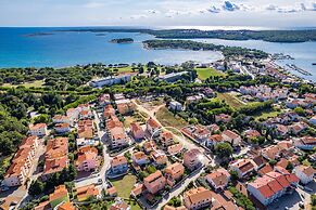Studio Apartment, 250m From the Beach
