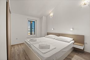 Enchanting Summer Apartment With Sea View