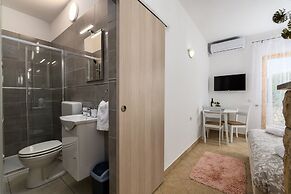 Studio in Drenje Near Beaches & Heated Pool