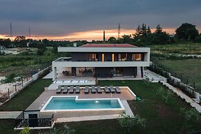 Luxurious Villa With Pool in Sveti Bartul