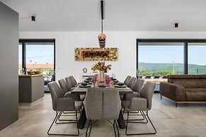 Luxurious Villa With Pool in Sveti Bartul