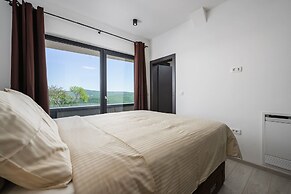 Luxurious Villa With Pool in Sveti Bartul
