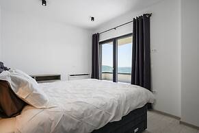 Luxurious Villa With Pool in Sveti Bartul
