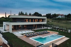 Luxurious Villa With Pool in Sveti Bartul