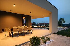 Luxurious Villa With Pool in Sveti Bartul