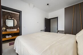 Luxurious Villa With Pool in Sveti Bartul