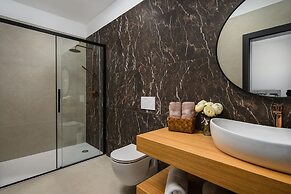 Luxurious Villa With Pool in Sveti Bartul