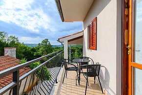 Spacious Apartment in Markoci