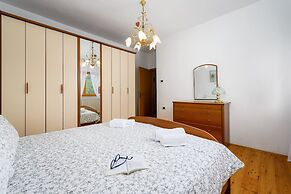 Spacious Apartment in Markoci