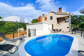 Spacious Apartment in Markoci