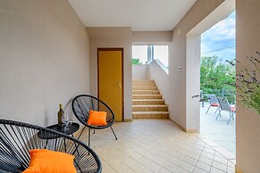 Spacious Apartment in Markoci