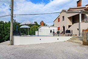 Spacious Apartment in Markoci
