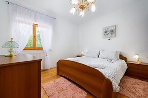 Spacious Apartment in Markoci