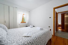 Spacious Apartment in Markoci