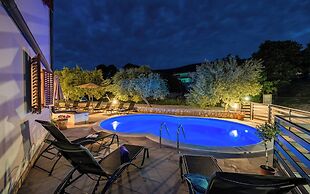 Tranquil Retreat With Pool in Drenje