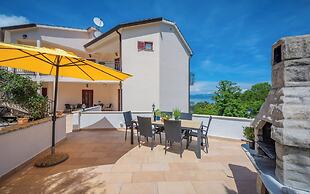 Tranquil Retreat With Pool in Drenje