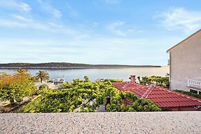 Coastal Comfort With Balcony