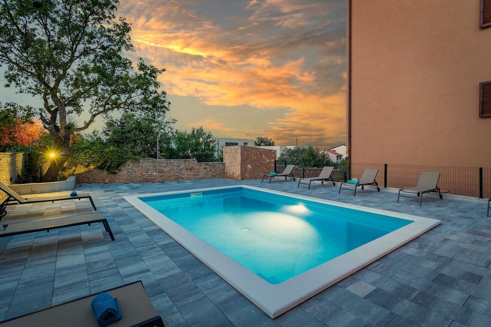 Apartment With Shared Swimming Pool