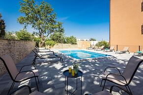 Apartment With Shared Swimming Pool
