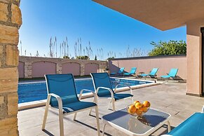 Relaxing Villa in Pula With Private Pool