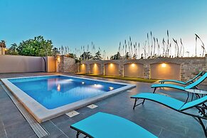 Relaxing Villa in Pula With Private Pool