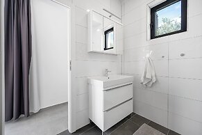 Modern Apartment, 300m From the Beach