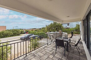 Modern Apartment, 300m From the Beach