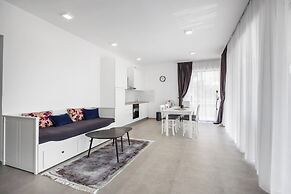 Modern Apartment, 300m From the Beach