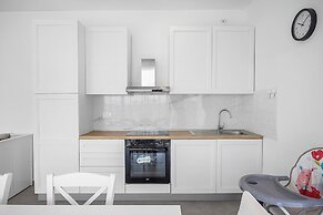 Modern Apartment, 300m From the Beach