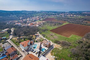 Luxe Villa in Pula With Pool and Jacuzzi