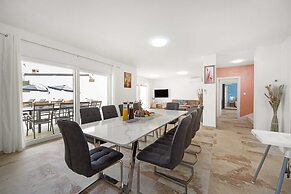 Luxe Villa in Pula With Pool and Jacuzzi