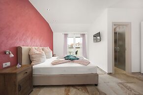 Luxe Villa in Pula With Pool and Jacuzzi