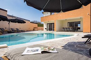 Luxe Villa in Pula With Pool and Jacuzzi