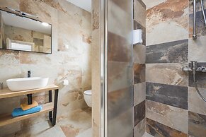 Luxe Villa in Pula With Pool and Jacuzzi