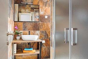 Luxe Villa in Pula With Pool and Jacuzzi