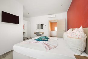 Luxe Villa in Pula With Pool and Jacuzzi