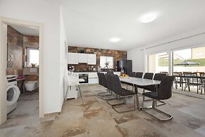 Luxe Villa in Pula With Pool and Jacuzzi