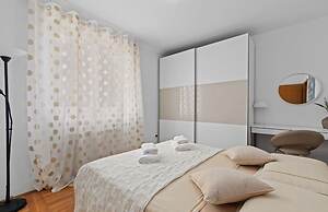 Villa in Vintijan With Private Pool