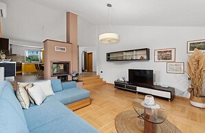 Villa in Vintijan With Private Pool