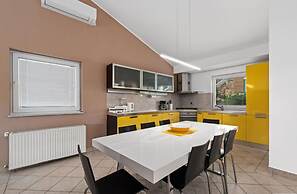 Villa in Vintijan With Private Pool