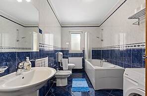 Villa in Vintijan With Private Pool